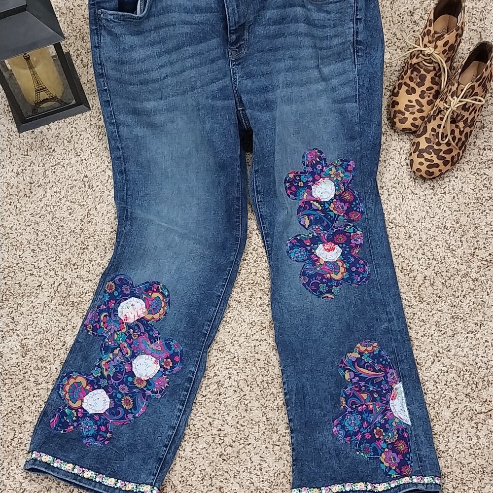 2913 Size 18s Apt. 9 Curvy Bootcut Upcycled Appliqued With Corduroy Flowers - Picture 1 of 9